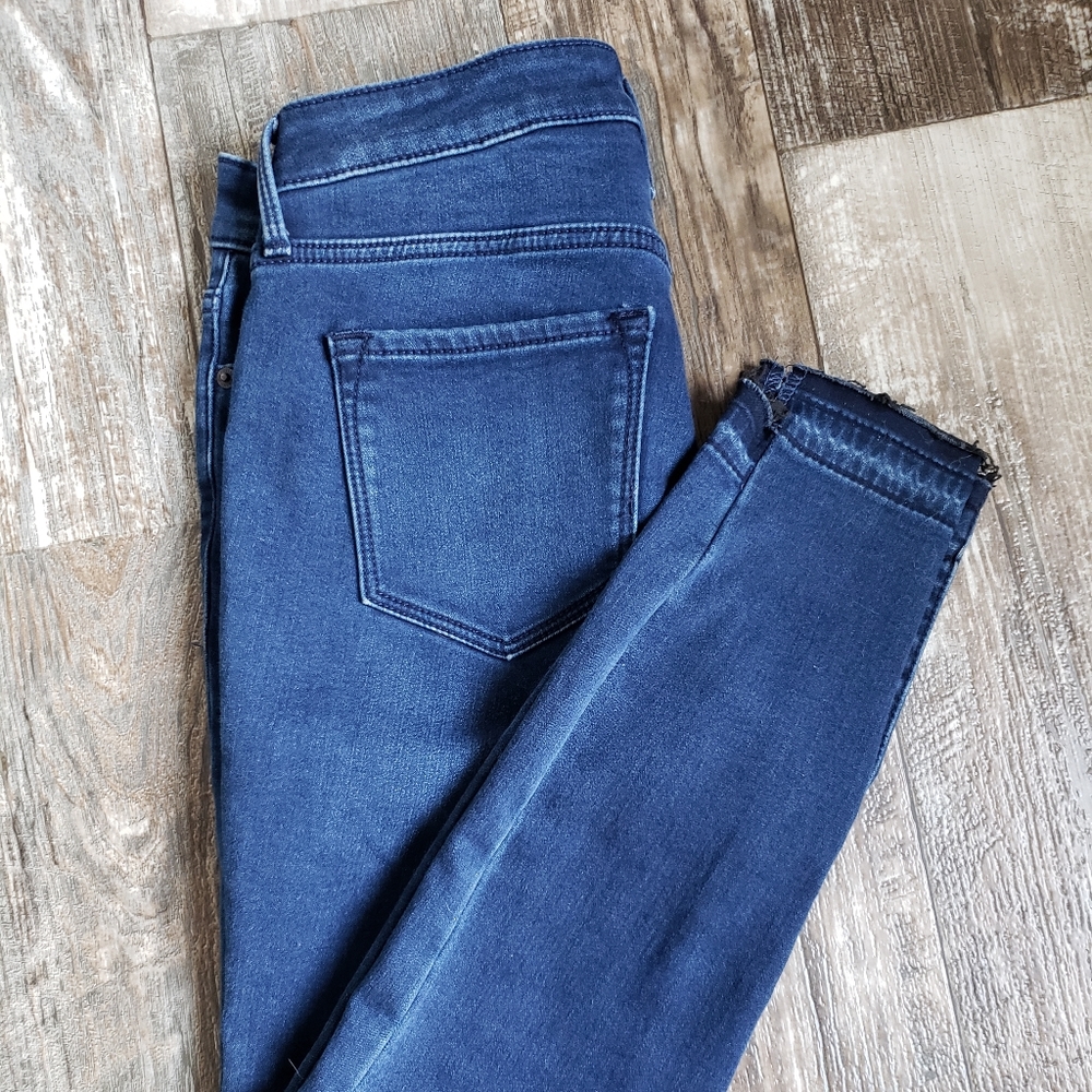 Old Navy Rockstar Built In Warm Skinny Jeans